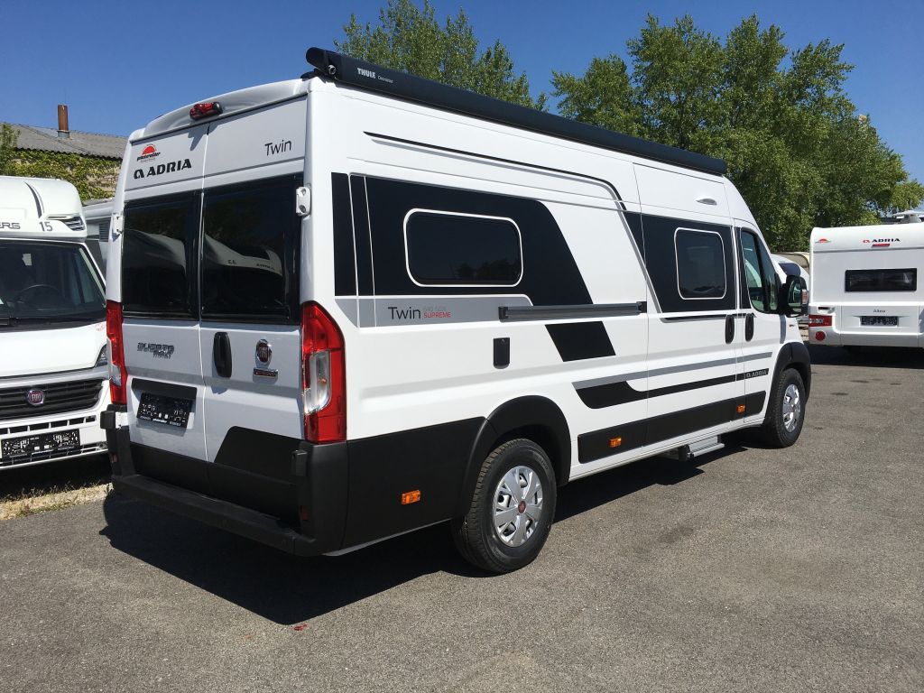 Adria Twin Supreme 640 SGX als CamperVan in Hagenbrunn/Wien bei