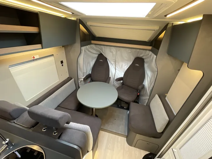 Fahrzeugbild Laika Kosmo L 409 mit Tageszulassung #14