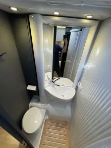 Fahrzeugbild Laika Kosmo L 319 - Einzelbetten mit Hubbett #14