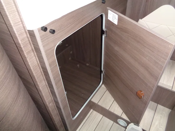 Fahrzeugbild McLouis Mc 4 865 teilintegriert Kat. 2 #19