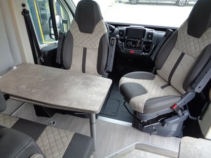 Fahrzeugbild Robeta Kronos Campervan Kat. 3 #18