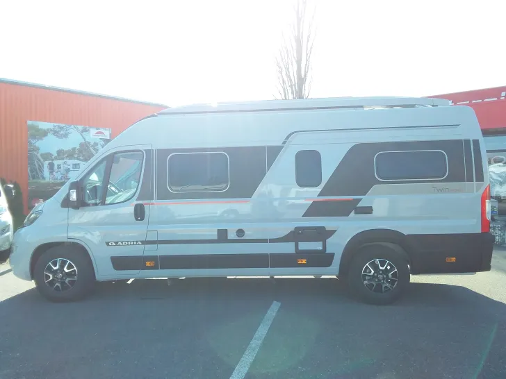 Fahrzeugbild Adria Twin Sports 640 SLB mit Tageszulassung #6