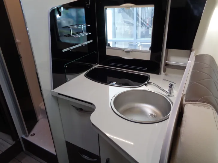 Fahrzeugbild McLouis Mc 4 873 teilintegriert Kat. 2 #13