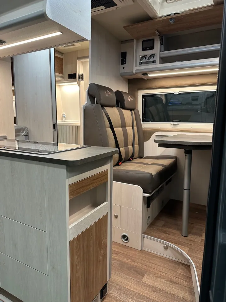 Fahrzeugbild Megamobil MEGA SPORT 640 PEUGEOT 165 PS KW #7