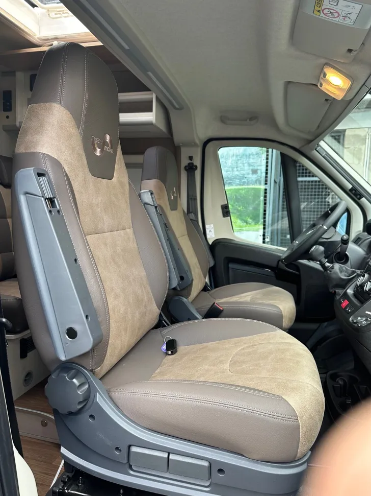 Fahrzeugbild Megamobil MEGA SPORT 640 PEUGEOT 165 PS KW #6