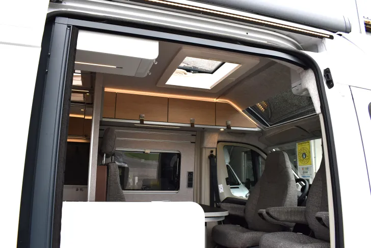 Fahrzeugbild Hymer Camper Van Ayers Rock Dieselhzg., Skyview, 5,41m #4