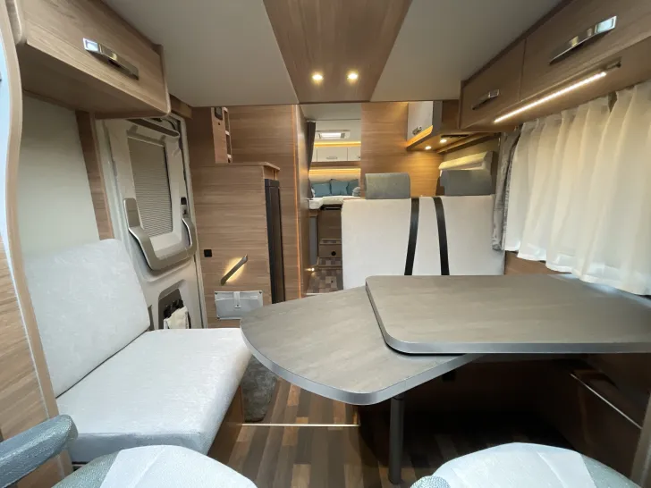 Fahrzeugbild Weinsberg CaraSuite 700 ME - Einzelbetten & Hubbett #10