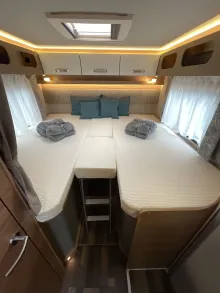 Fahrzeugbild Weinsberg CaraSuite 700 ME - Einzelbetten & Hubbett #16