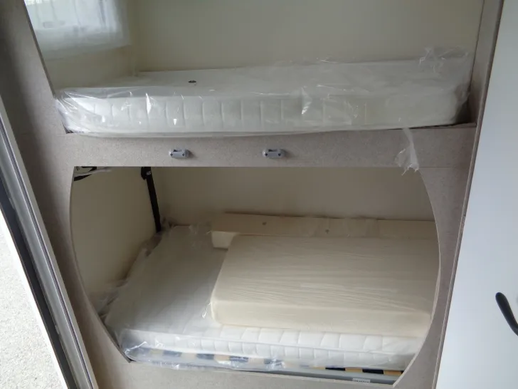 Fahrzeugbild McLouis Glamys 322 Alkoven Kat. 1 #10