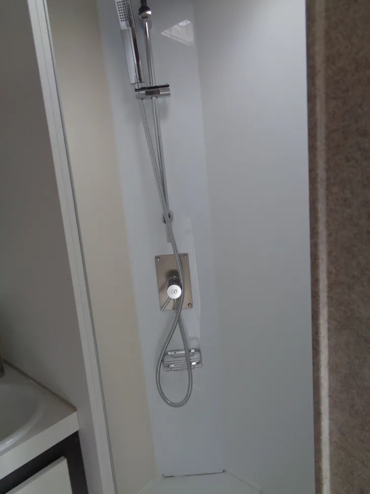 Fahrzeugbild McLouis Glamys 322 Alkoven Kat. 1 #11