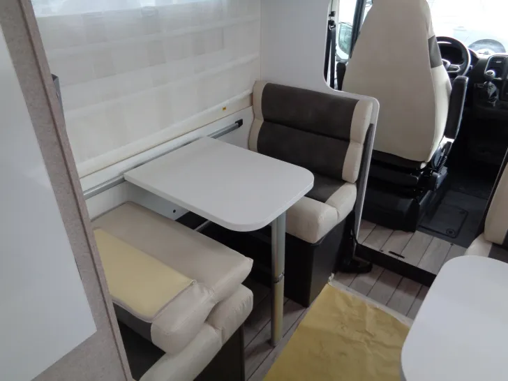 Fahrzeugbild McLouis Glamys 322 Alkoven Kat. 1 #16