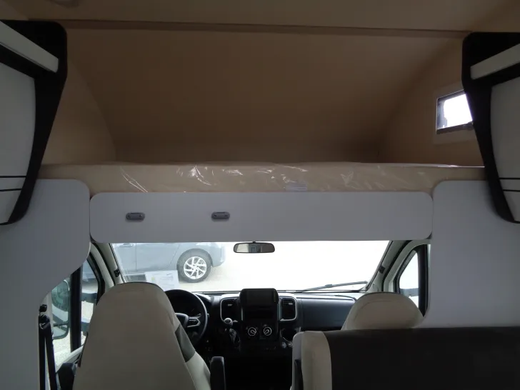 Fahrzeugbild McLouis Glamys 322 Alkoven Kat. 1 #17