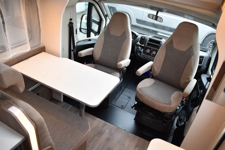 Fahrzeugbild Carado T 135 franz. Bett, 5,94m, E-Heizung #3