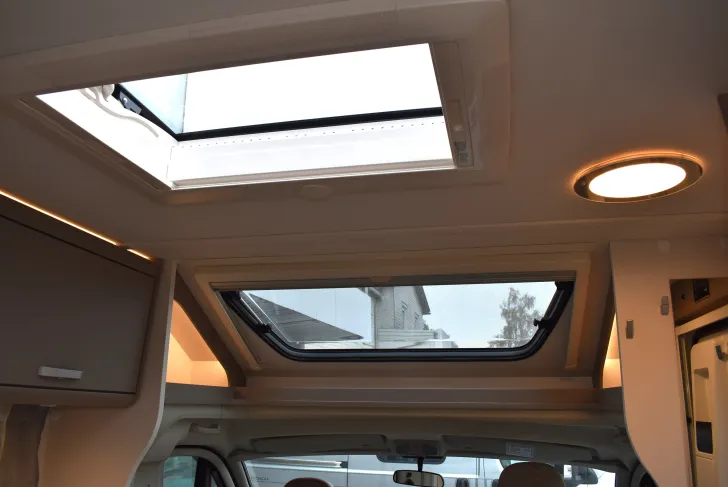 Fahrzeugbild Carado T 135 franz. Bett, 5,94m, E-Heizung #4