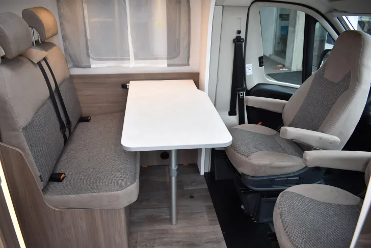 Fahrzeugbild Carado T 135 franz. Bett, 5,94m, E-Heizung #5