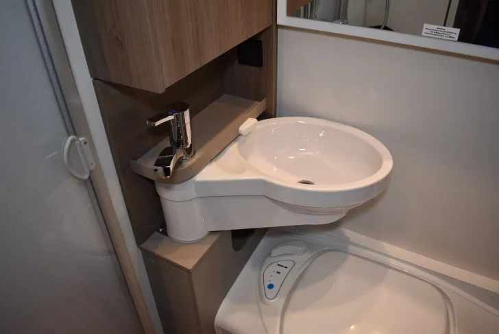 Fahrzeugbild Carado T 135 franz. Bett, 5,94m, E-Heizung #17