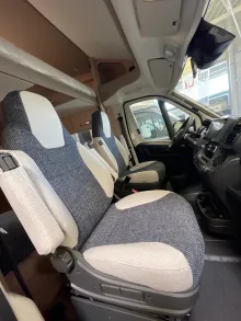 Seitlich Weinsberg CaraSuite 700 ME Lager Abverkauf