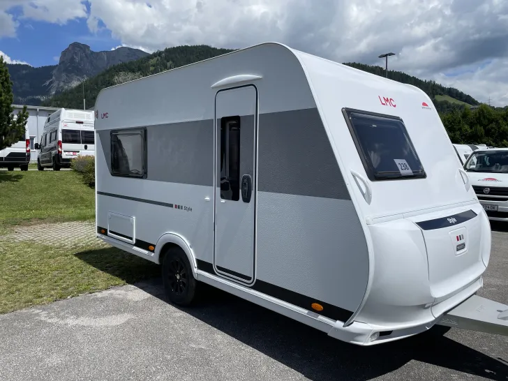 Schräg Vorne LMC Style 400 F - ab Euro 19.900,--