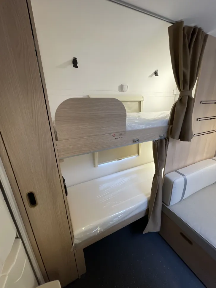 Fahrzeugbild Adria Aviva 472 PK mit Stockbetten #11