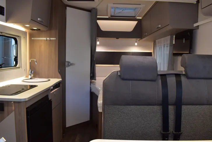 Fahrzeugbild Carado T 135 Pro+ 5,96m, Hubbett, 4 Betten #8