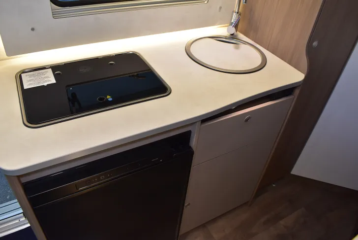 Fahrzeugbild Carado T 135 Pro+ 5,96m, Hubbett, 4 Betten #13