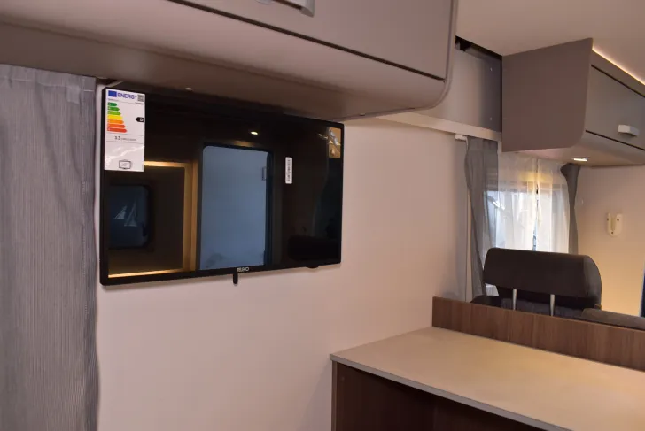 Fahrzeugbild Carado T 135 Pro+ 5,96m, Hubbett, 4 Betten #18