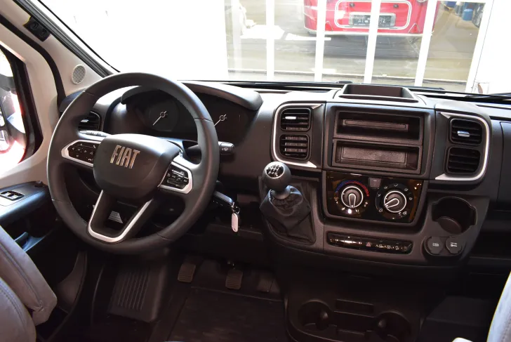 Fahrzeugbild Carado T 135 Pro+ 5,96m, Hubbett, 4 Betten #39