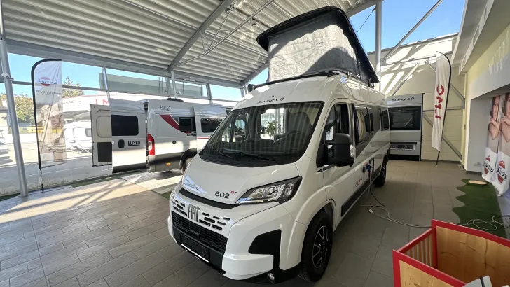 Schräg Vorne Sunlight Camper Van CLIFF 602 Adventure Edition Rooftop