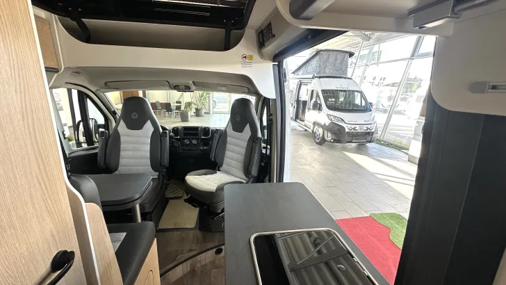 Betten Sunlight Camper Van CLIFF 602 Adventure Edition Rooftop