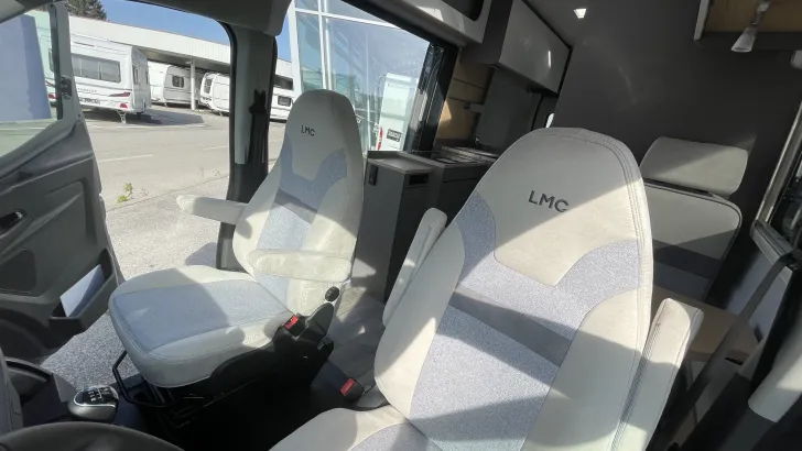 Fahrzeugbild LMC Innovan 590 #11
