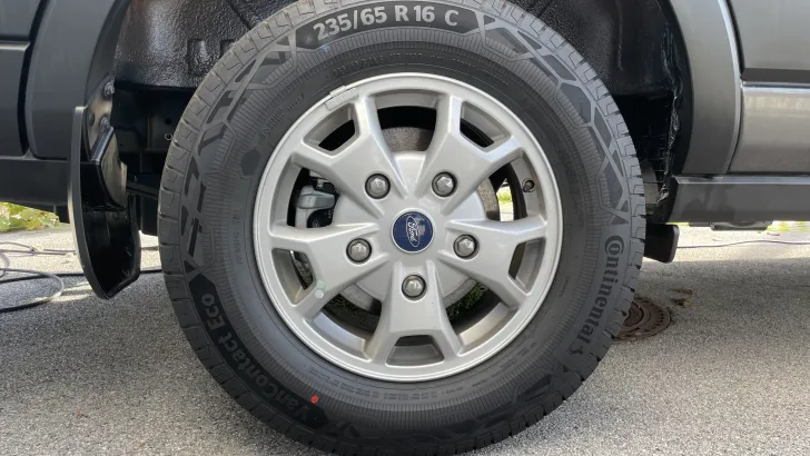 Fahrzeugbild LMC Innovan 590 #13