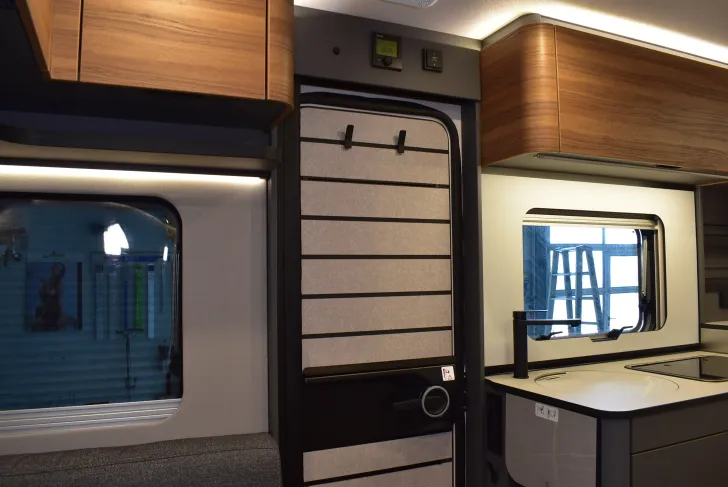 Fahrzeugbild Hymer Eriba Novaline 442 2 x A-KLappe, Batterie, Radtr. #7