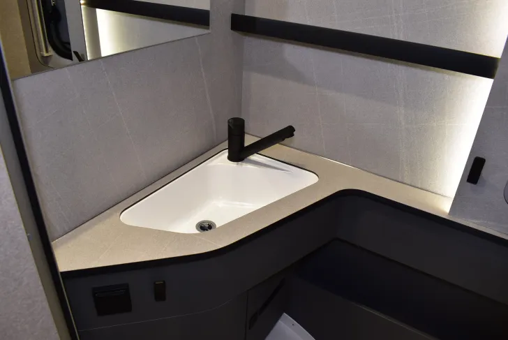 Fahrzeugbild Hymer Eriba Novaline 442 2 x A-KLappe, Batterie, Radtr. #16