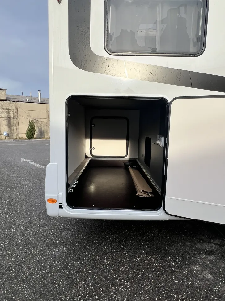 Fahrzeugbild Laika Kosmo L 409 mit Tageszulassung #9