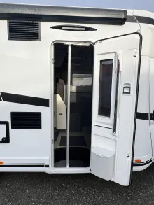 Fahrzeugbild Laika Kosmo L 409 mit Tageszulassung #12