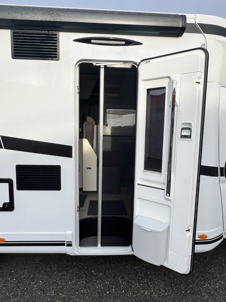 Fahrzeugbild Laika Kosmo L 409 mit Tageszulassung #12