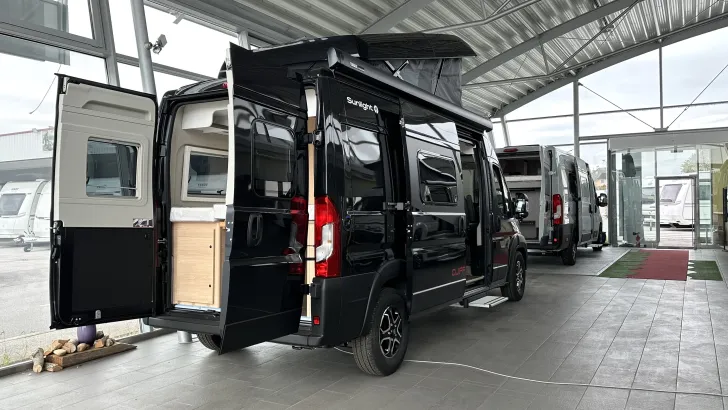 Frontal Hinten Sunlight Camper Van CLIFF 600 X RT