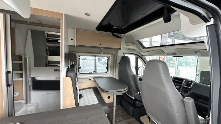 Sicht vorne-hinten Sunlight Camper Van CLIFF 600 X RT