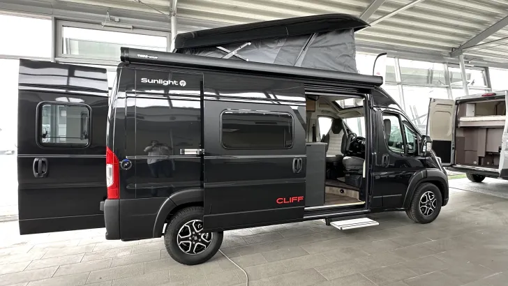 Seitlich Sunlight Camper Van CLIFF 600 X RT