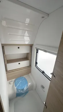 Sicht vorne-hinten Fendt Apero Activ 390 FH