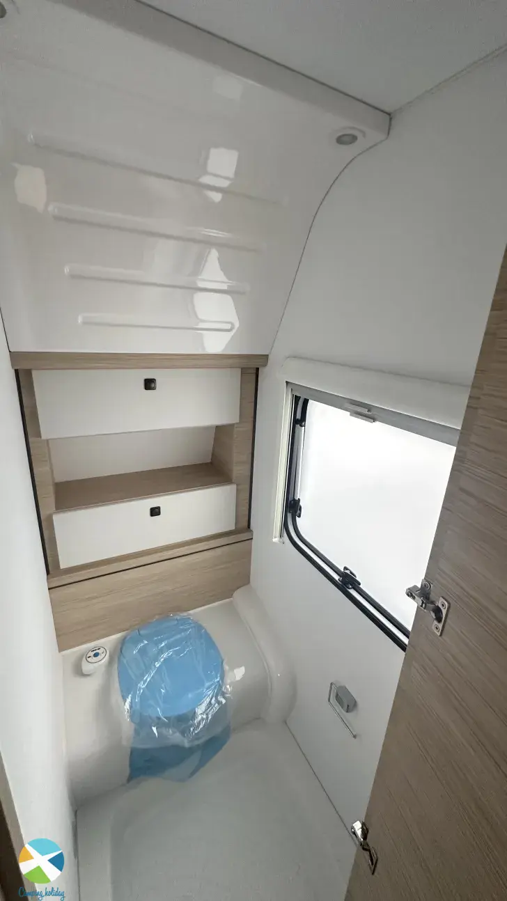 Sicht vorne-hinten Fendt Apero Activ 390 FH