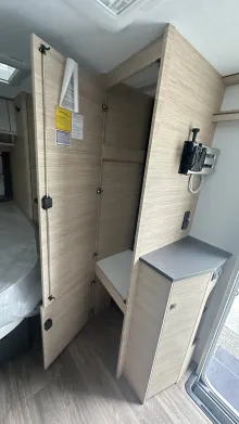 Sicht vorne-hinten Fendt Apero Activ 390 FH