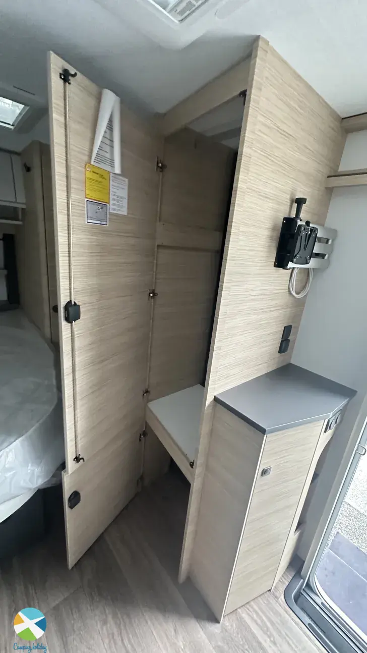 Sicht vorne-hinten Fendt Apero Activ 390 FH