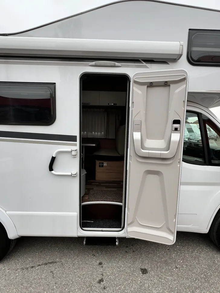 Fahrzeugbild Weinsberg CaraHome 600 DKG - AUTOMATIK - #13