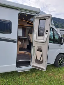 Seitlich Weinsberg CaraCompact EDITION PEPPER 600 MEG -VERKAUFT-