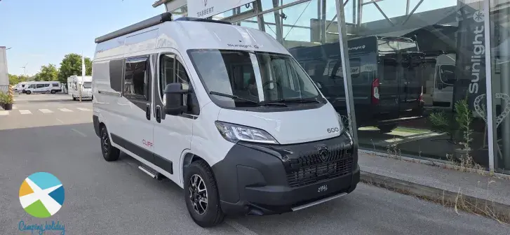 Schräg Hinten Sunlight Camper Van Cliff 600