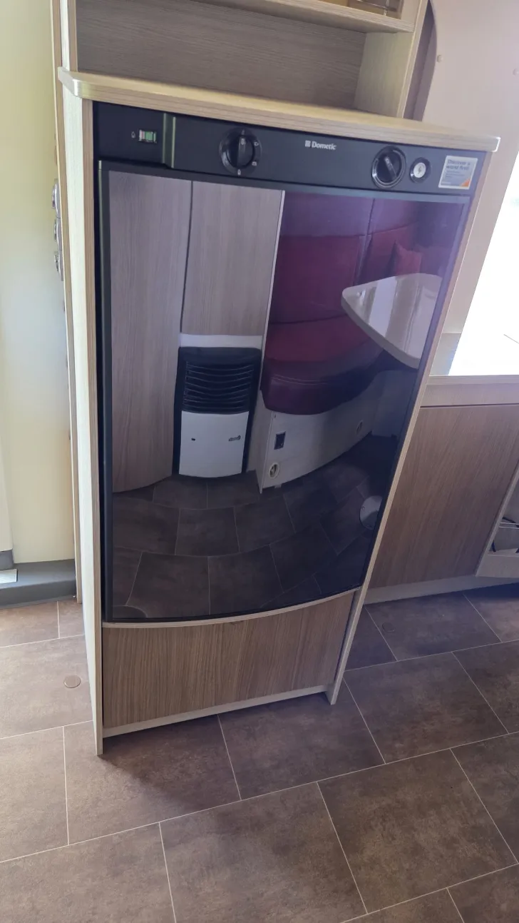 Fahrzeugbild Bürstner Averso Plus 410 TS Hubett #6