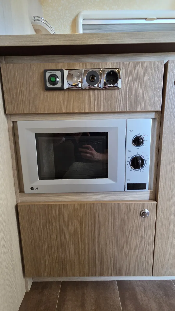 Fahrzeugbild Bürstner Averso Plus 410 TS Hubett #13