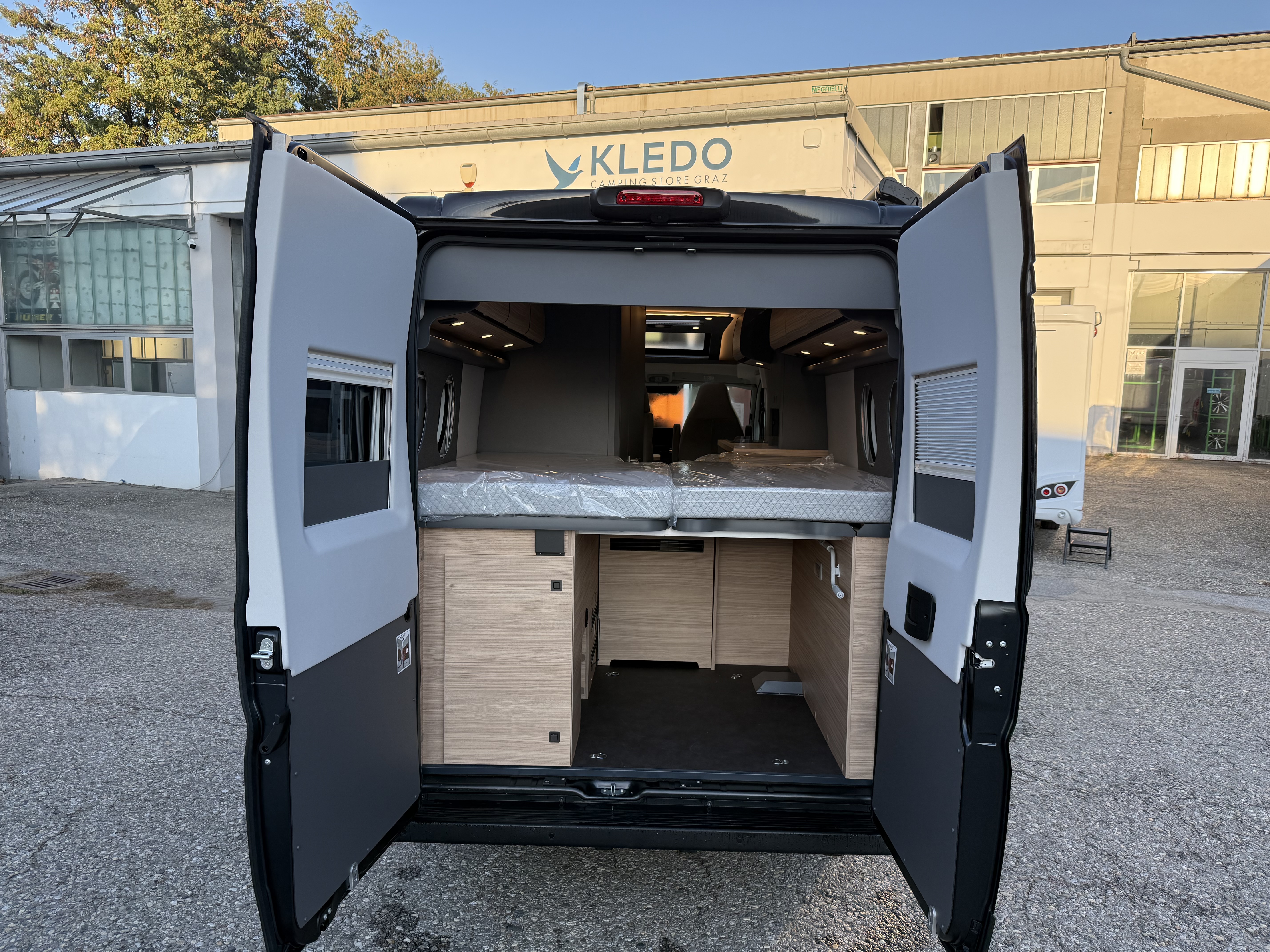 Malibu Van First Class – Two Rooms 640 LE RB charming GT skyview - Bild 4