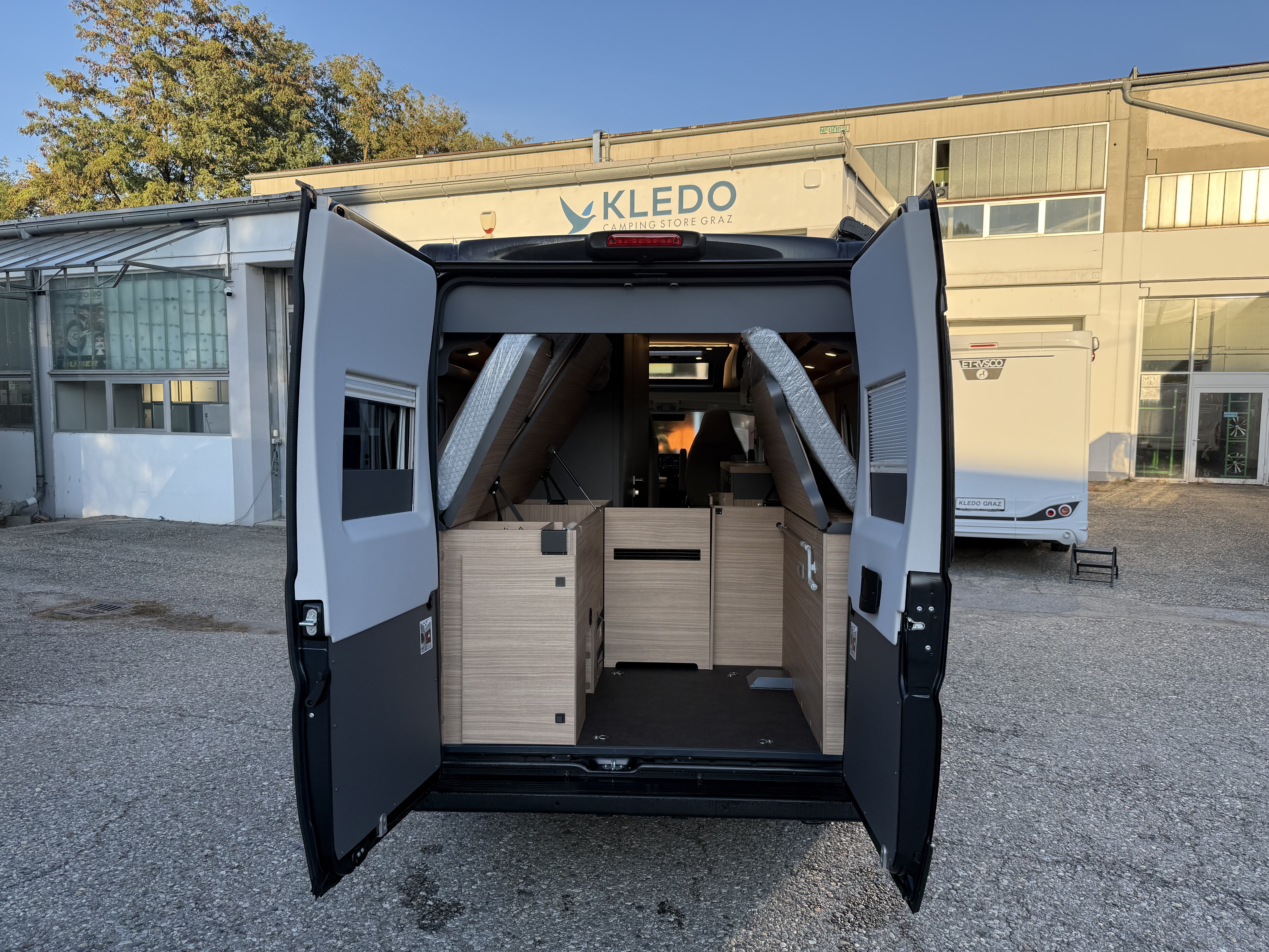 Malibu Van First Class – Two Rooms 640 LE RB charming GT skyview - Bild 5